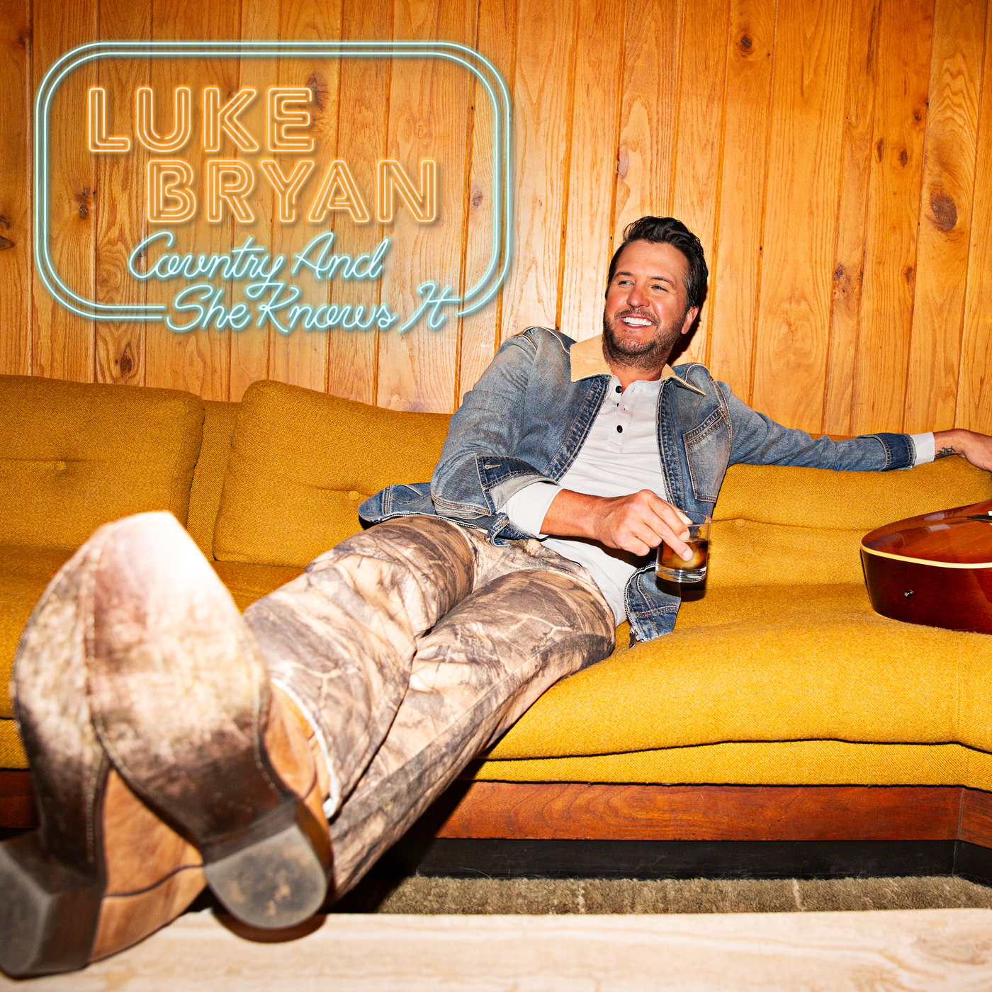 Luke Bryan — Country And She Knows It